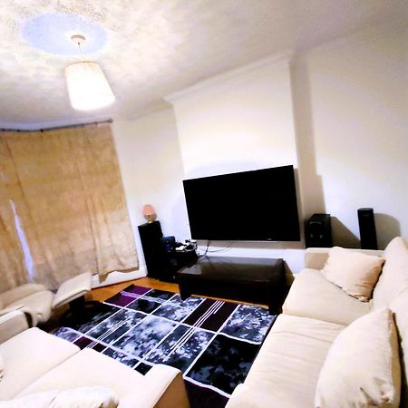 Edwardian 4 Bedrooms With 4 Bathrooms Townhouse, Next To Underground, Accommodates 10 People لندن المظهر الخارجي الصورة