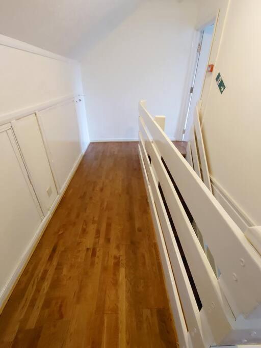 Edwardian 4 Bedrooms With 4 Bathrooms Townhouse, Next To Underground, Accommodates 10 People لندن المظهر الخارجي الصورة