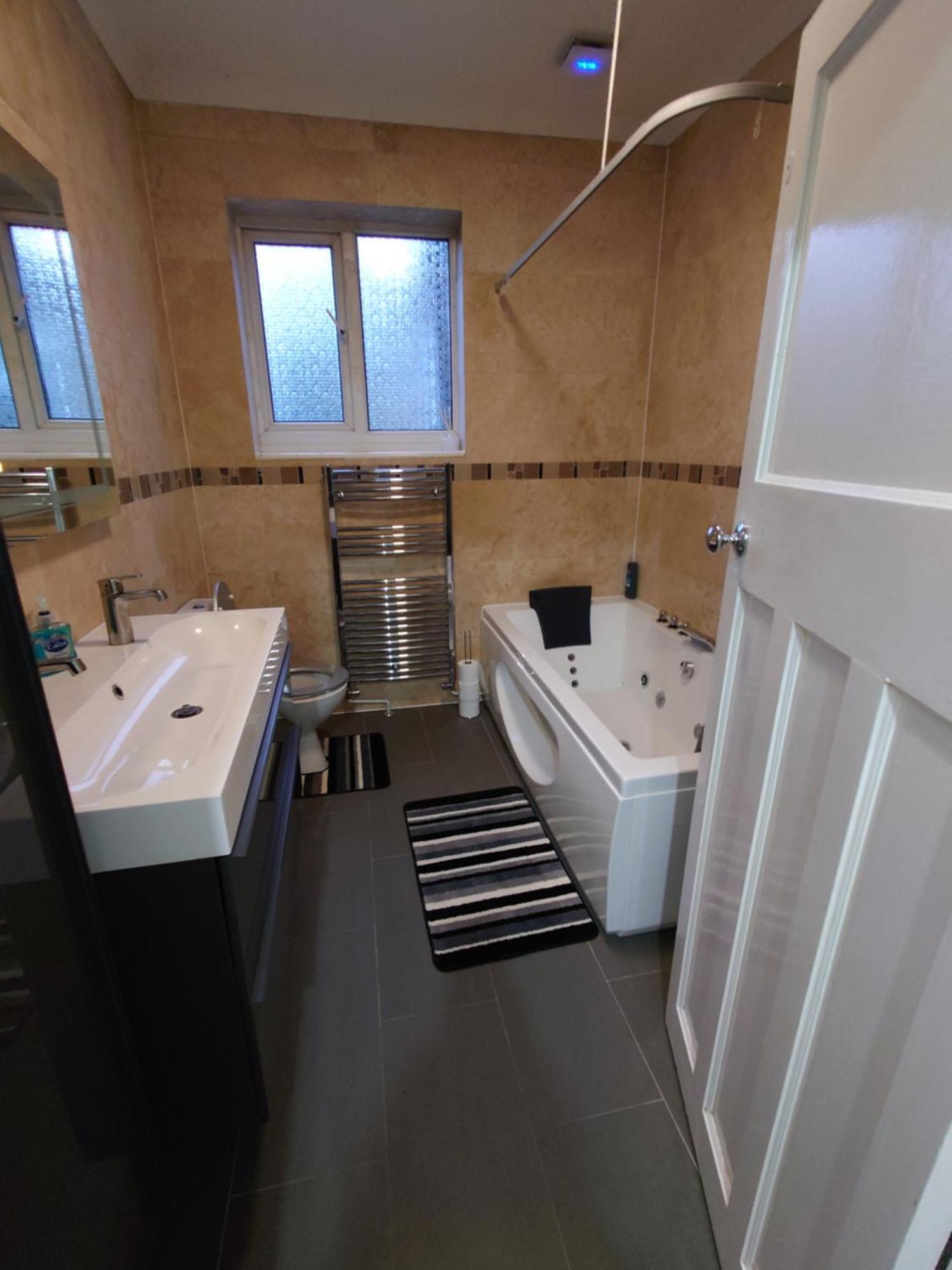 Edwardian 4 Bedrooms With 4 Bathrooms Townhouse, Next To Underground, Accommodates 10 People لندن المظهر الخارجي الصورة
